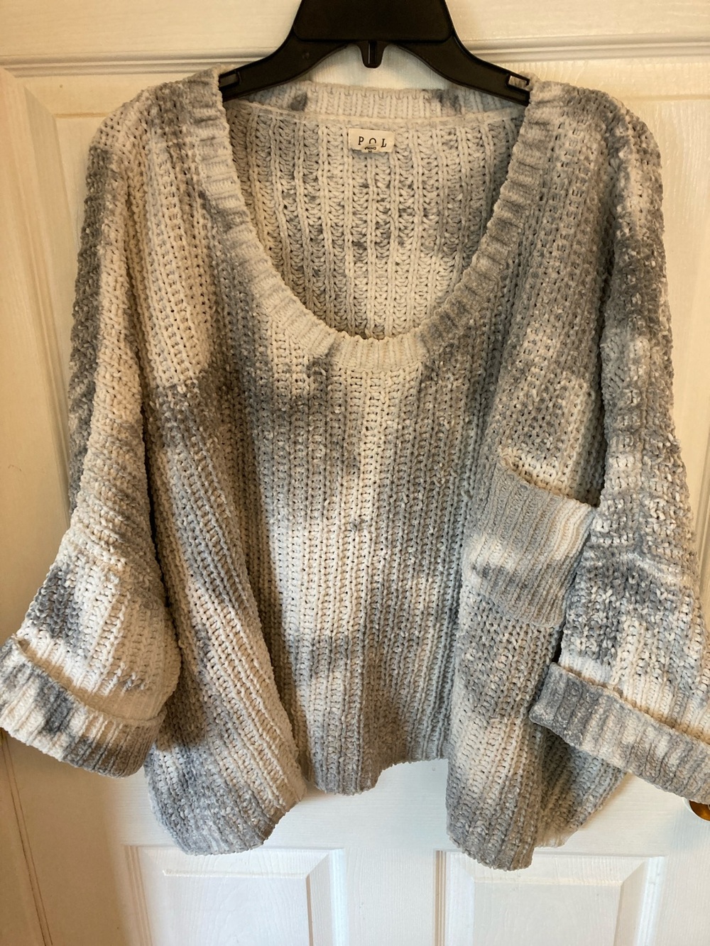 POL Scoop Neck Tie-Dye Knit Sweater in Gray and Cream